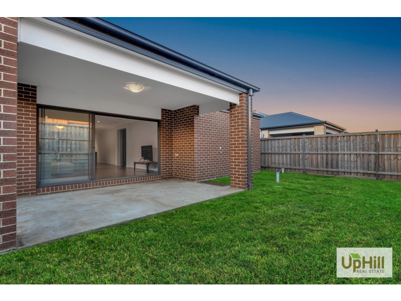 30 COMPTON WAY, Clyde North VIC 3978