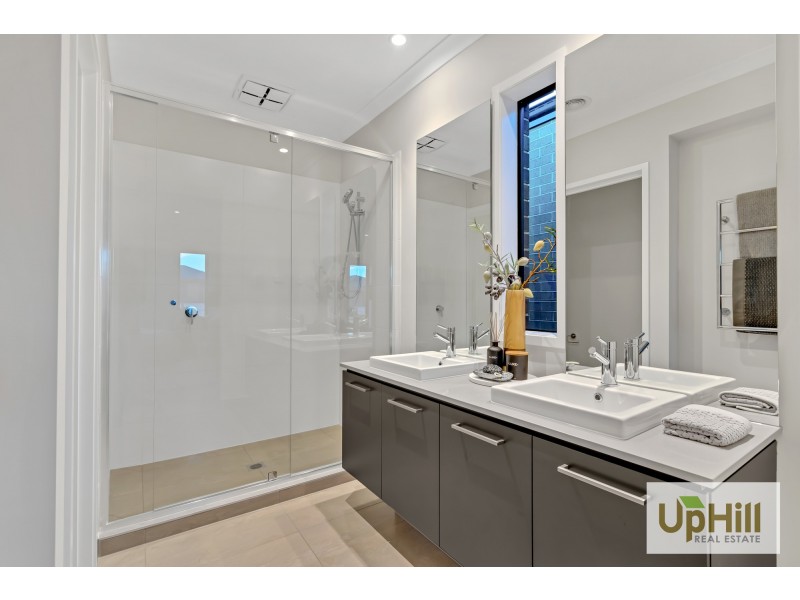 6 SAVAGE WAY, Clyde North VIC 3978