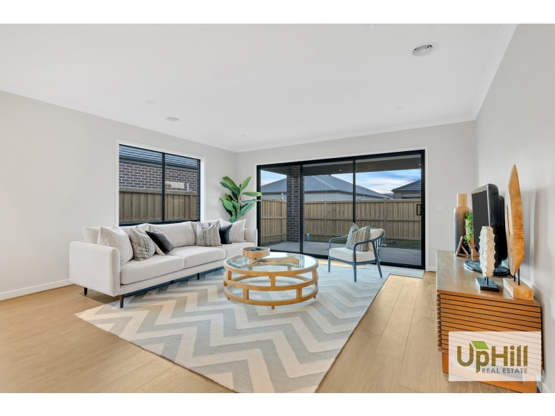 6 SAVAGE WAY, Clyde North VIC 3978