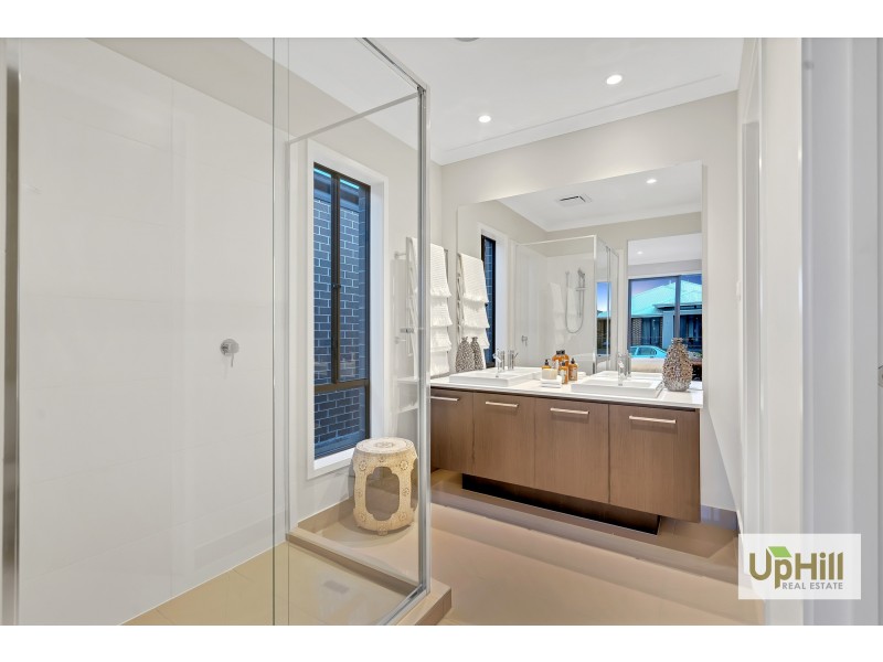 13 SHULZE DRIVE, Clyde North VIC 3978