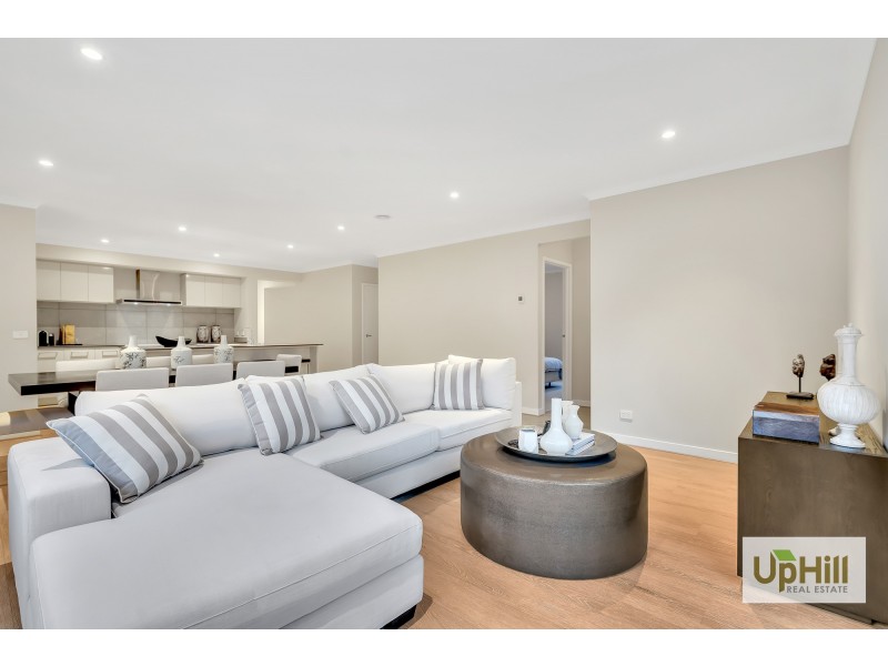 13 SHULZE DRIVE, Clyde North VIC 3978