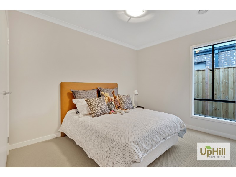 13 SHULZE DRIVE, Clyde North VIC 3978