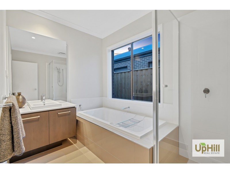 13 SHULZE DRIVE, Clyde North VIC 3978