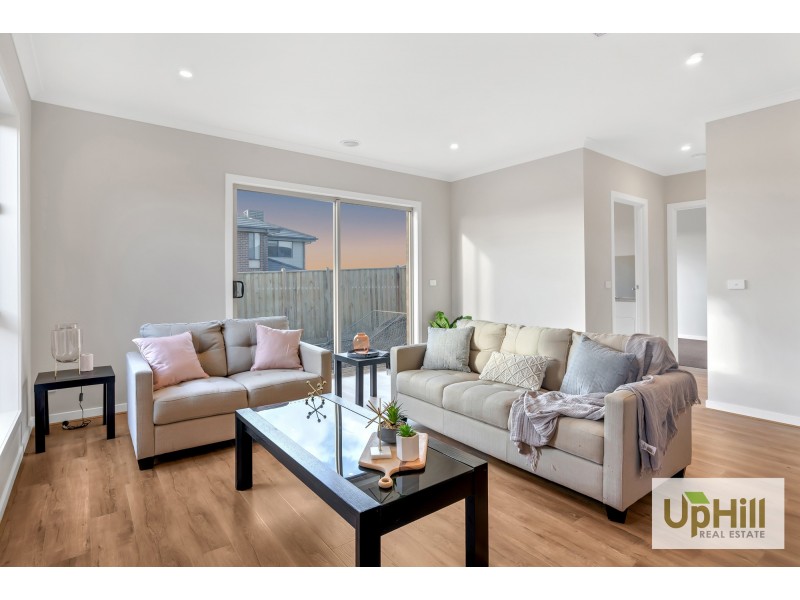 35 BABYLON CRESCENT, Clyde North VIC 3978