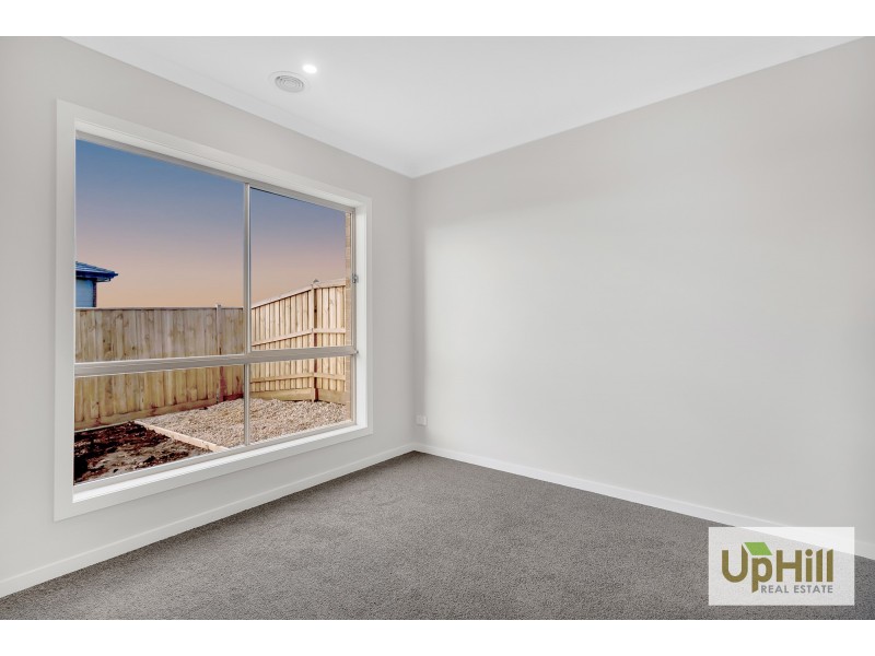 35 BABYLON CRESCENT, Clyde North VIC 3978