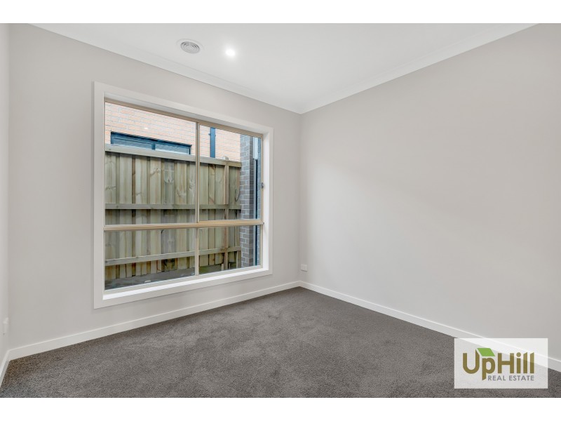 35 BABYLON CRESCENT, Clyde North VIC 3978