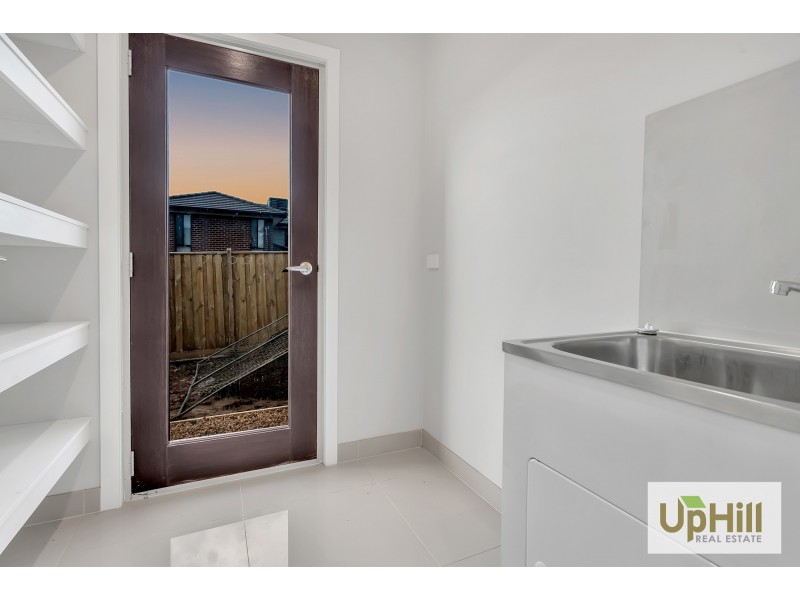 35 BABYLON CRESCENT, Clyde North VIC 3978