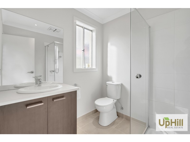 284 CASEY FIELDS BLVD, Cranbourne East VIC 3977