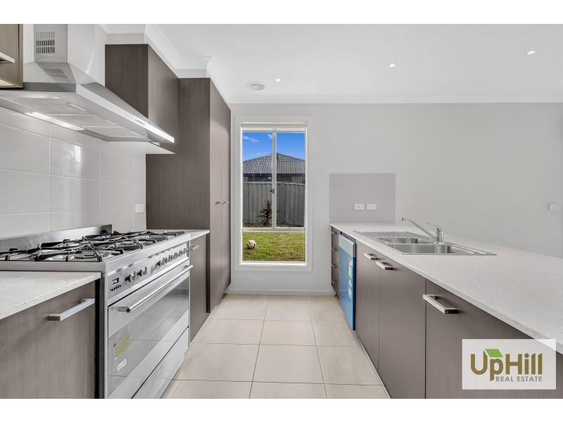 284 CASEY FIELDS BLVD, Cranbourne East VIC 3977