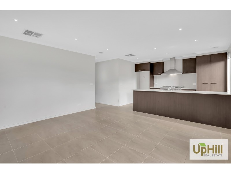 284 CASEY FIELDS BLVD, Cranbourne East VIC 3977