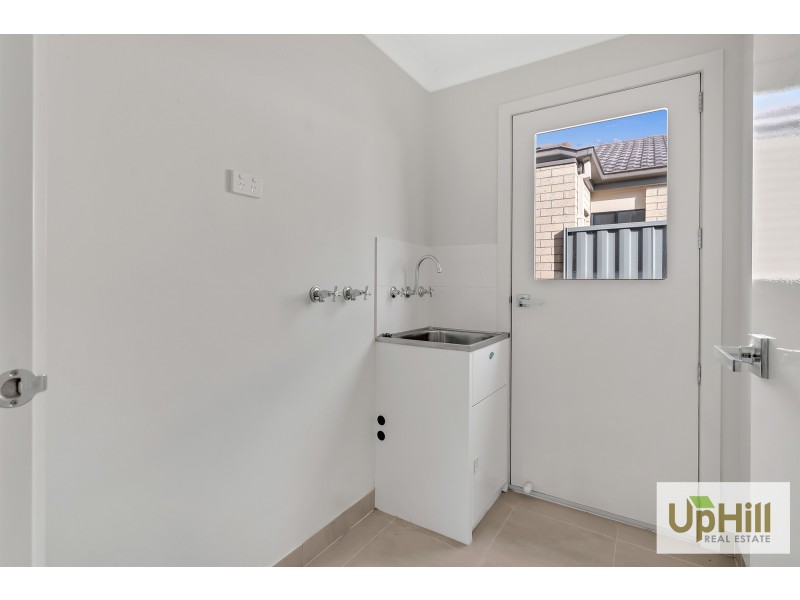 284 CASEY FIELDS BLVD, Cranbourne East VIC 3977