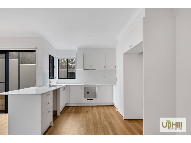 52 INNES COURT, Berwick VIC 3806