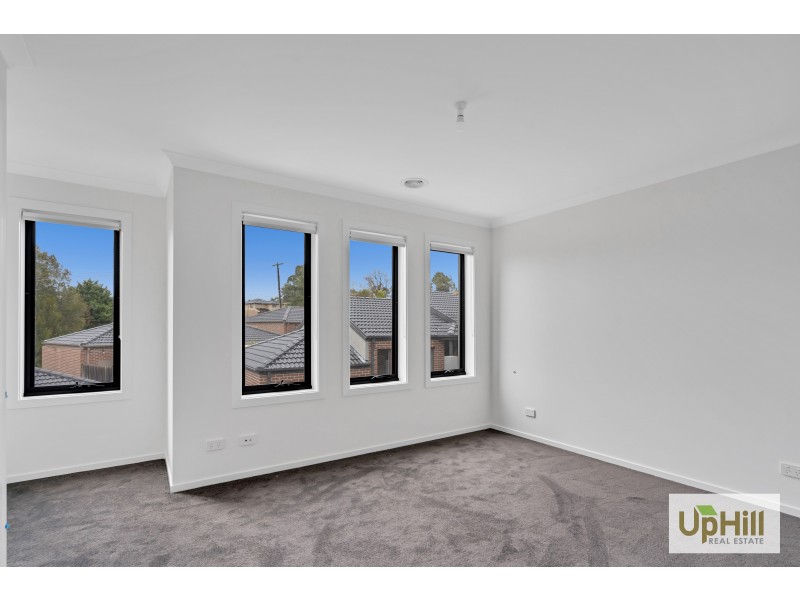 52 INNES COURT, Berwick VIC 3806