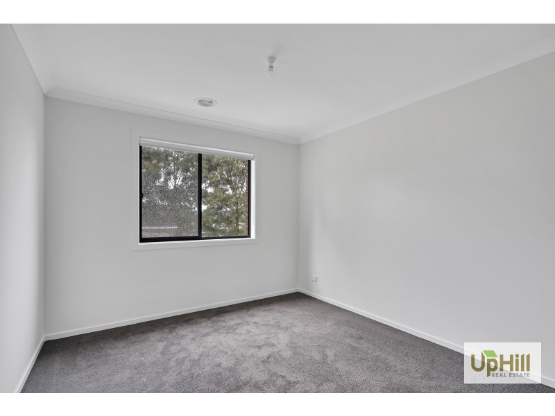 52 INNES COURT, Berwick VIC 3806