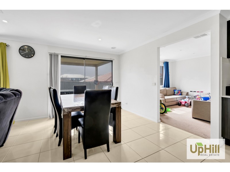 12 BARTER CRESCENT, Cranbourne East VIC 3977