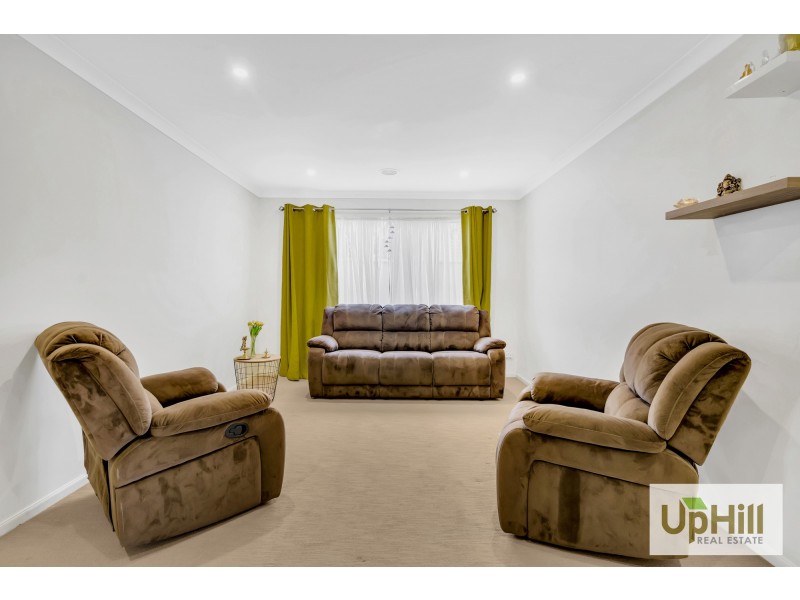 12 BARTER CRESCENT, Cranbourne East VIC 3977