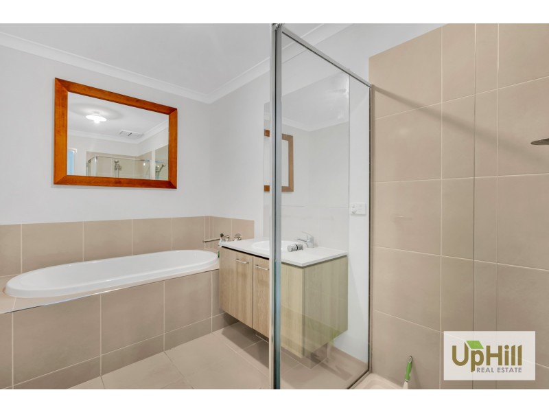 12 BARTER CRESCENT, Cranbourne East VIC 3977