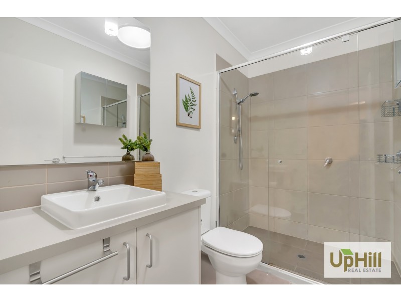 13 WESTPHALIAN RISE, Clyde North VIC 3978