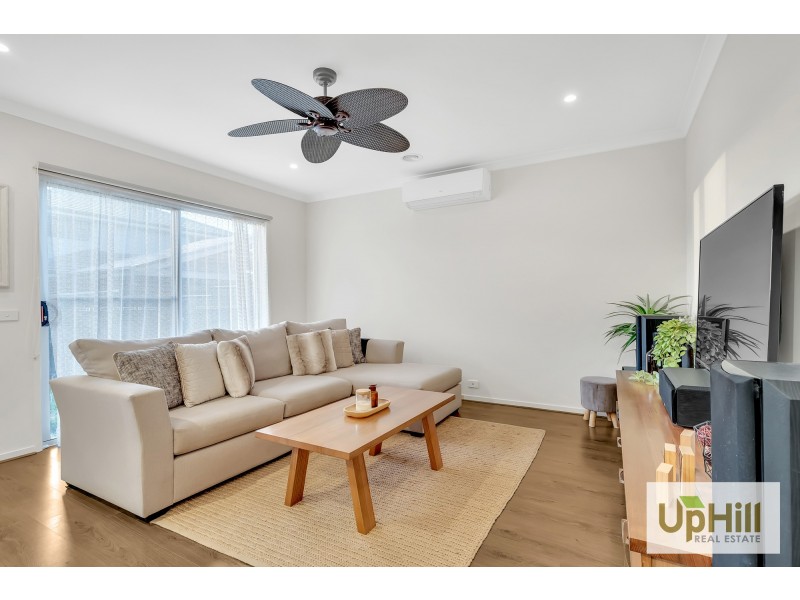 13 WESTPHALIAN RISE, Clyde North VIC 3978