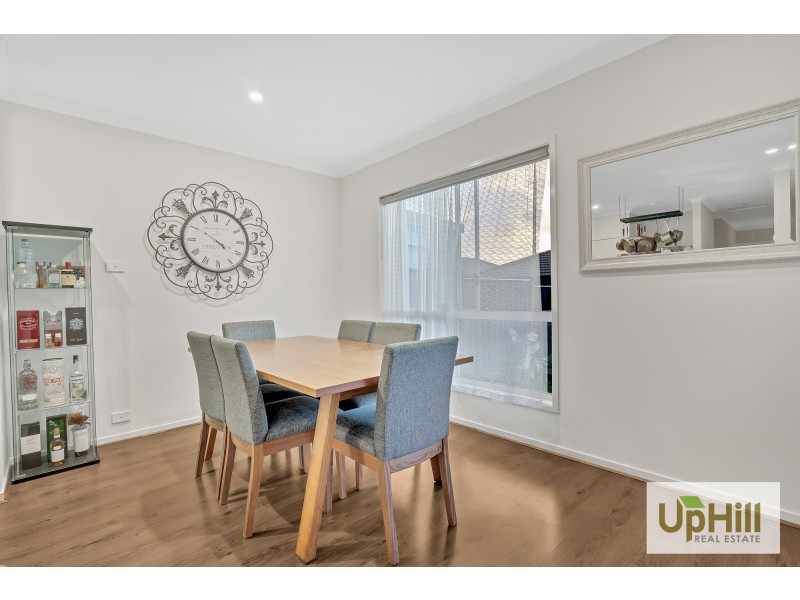 13 WESTPHALIAN RISE, Clyde North VIC 3978