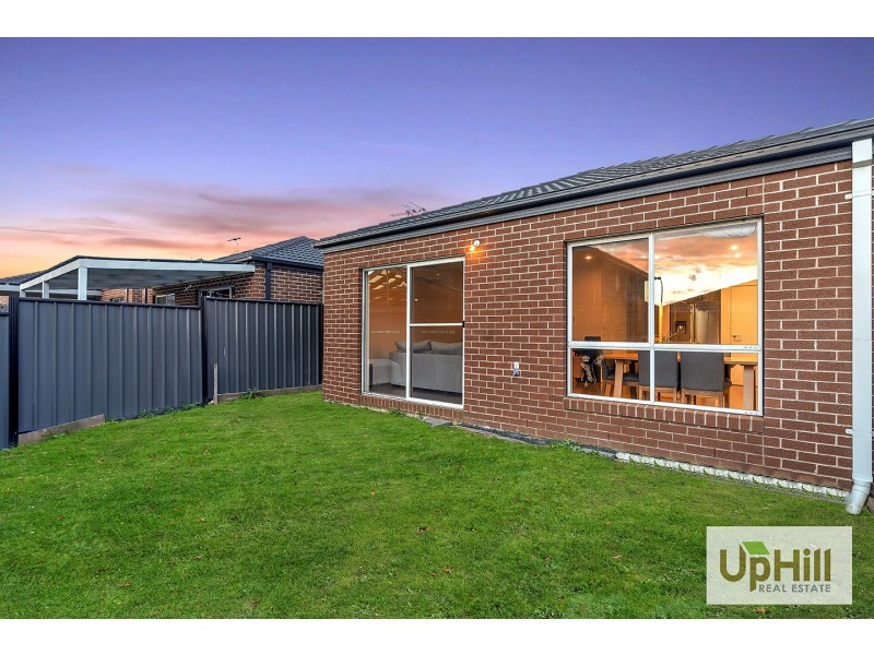 13 WESTPHALIAN RISE, Clyde North VIC 3978