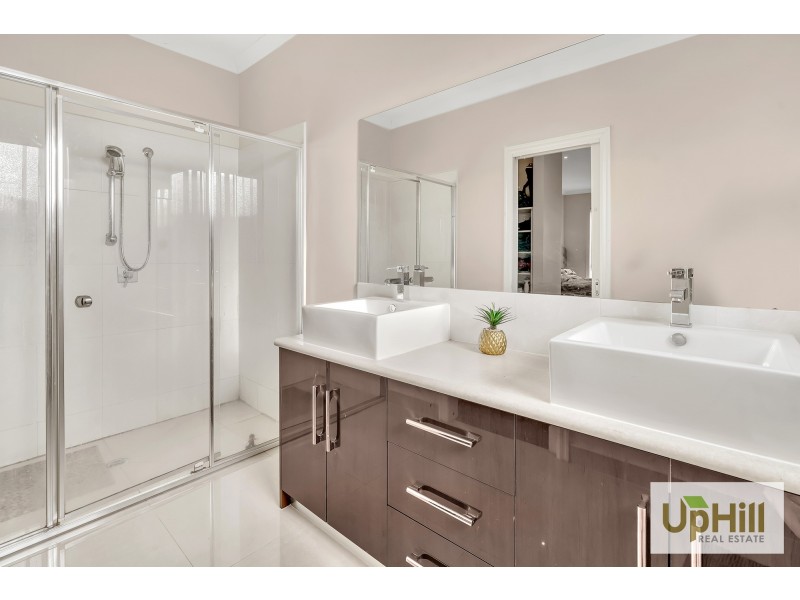 5 SEDGWICK COURT, Lynbrook VIC 3975