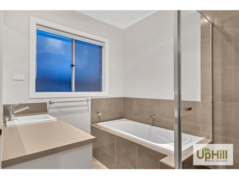 22 COLONNADE STREET, Clyde North VIC 3978