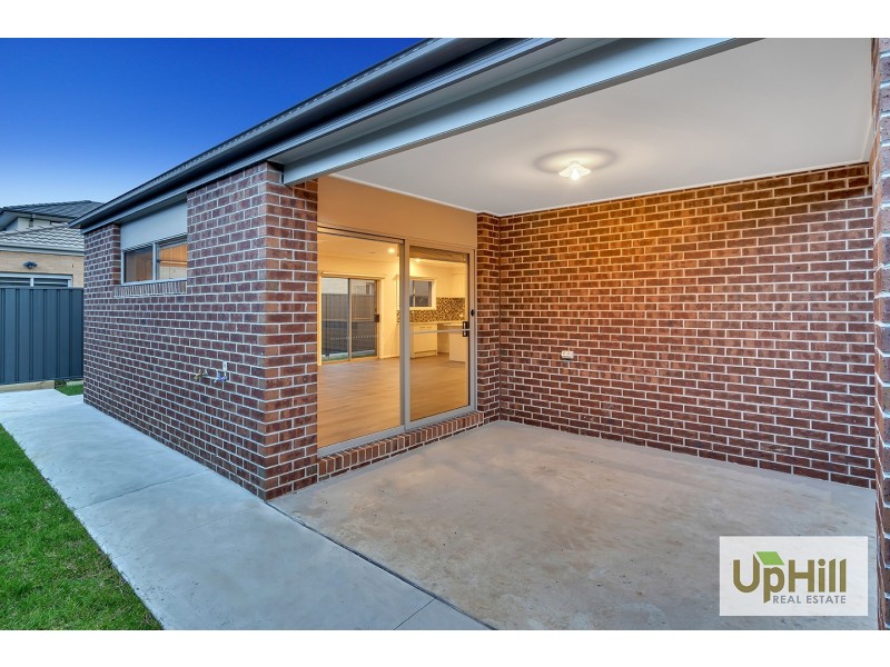 22 COLONNADE STREET, Clyde North VIC 3978