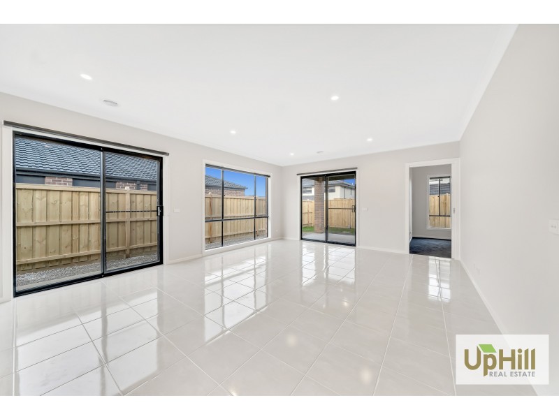 23 PARAGON DRIVE, Clyde North VIC 3978