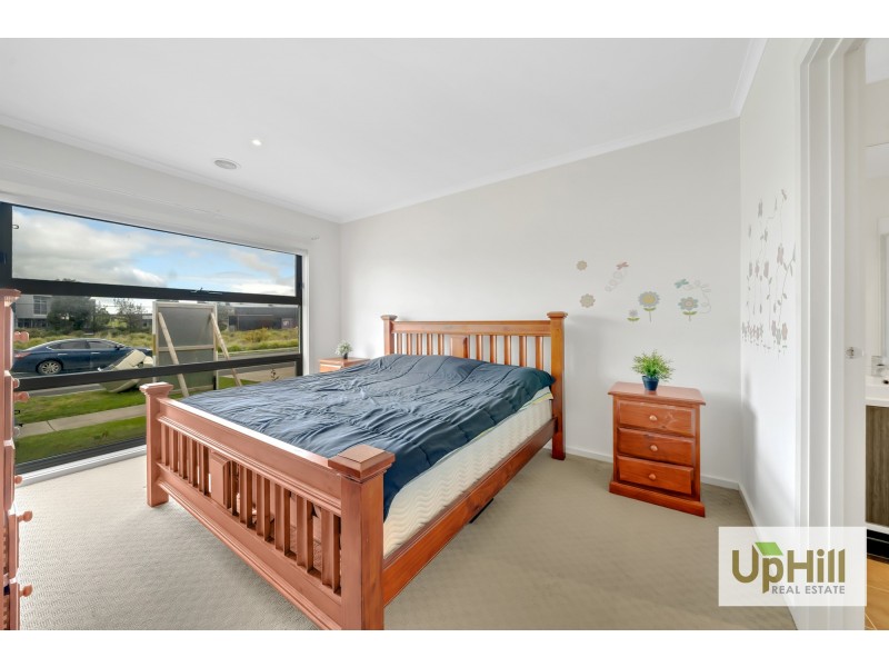 6 FERRARI DRIVE, Cranbourne East VIC 3977