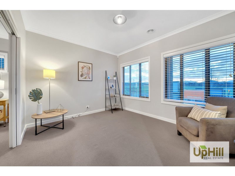 32 WELSH CRESCENT, Clyde North VIC 3978