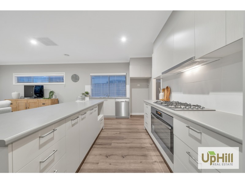 32 WELSH CRESCENT, Clyde North VIC 3978