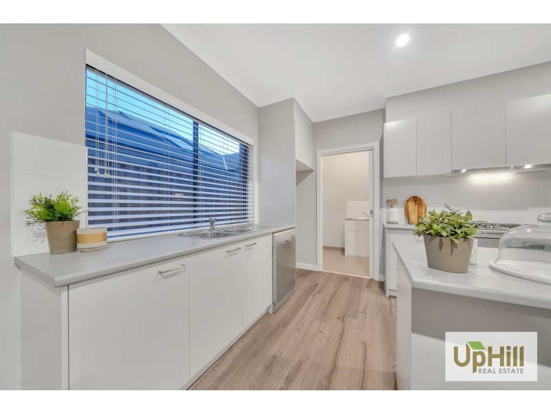 32 WELSH CRESCENT, Clyde North VIC 3978