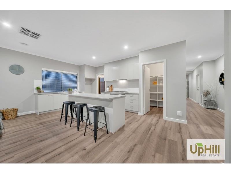 32 WELSH CRESCENT, Clyde North VIC 3978