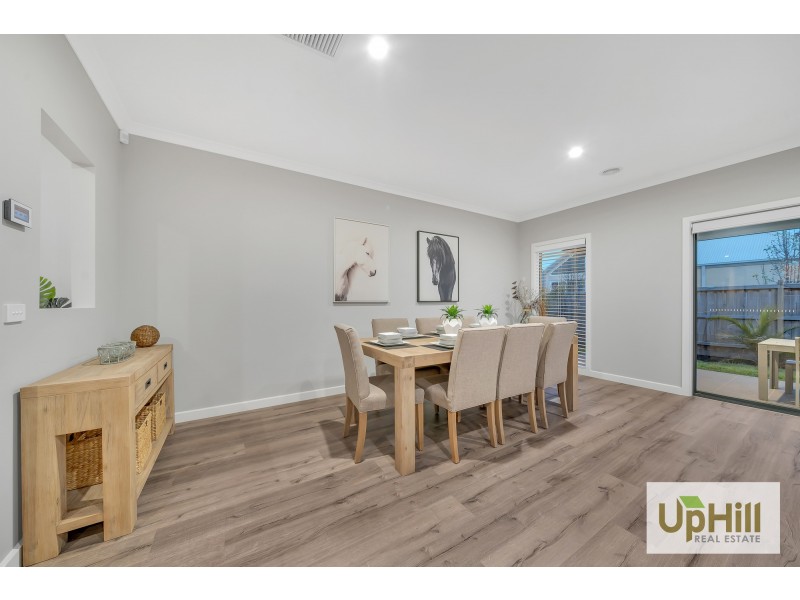 32 WELSH CRESCENT, Clyde North VIC 3978