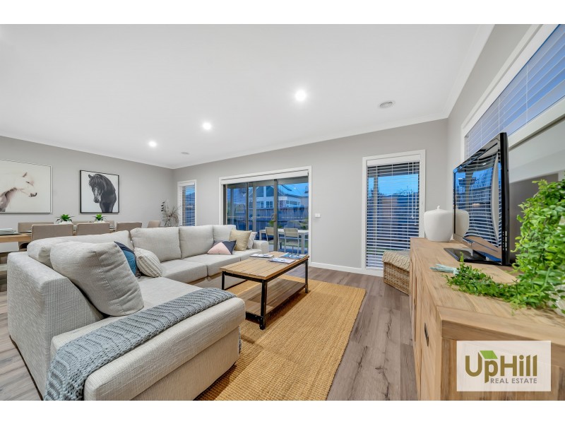 32 WELSH CRESCENT, Clyde North VIC 3978