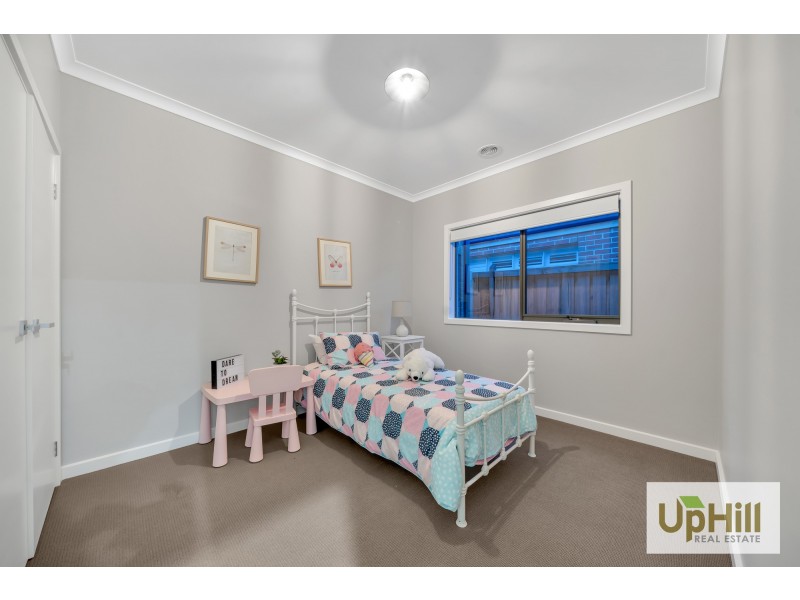 32 WELSH CRESCENT, Clyde North VIC 3978