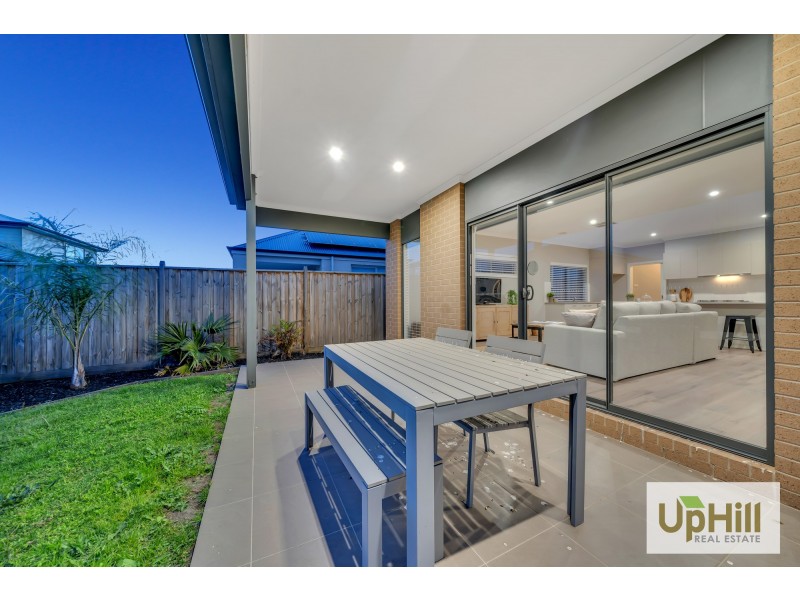 32 WELSH CRESCENT, Clyde North VIC 3978