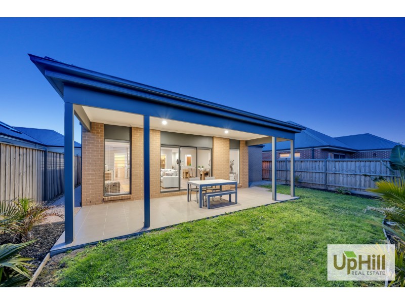 32 WELSH CRESCENT, Clyde North VIC 3978