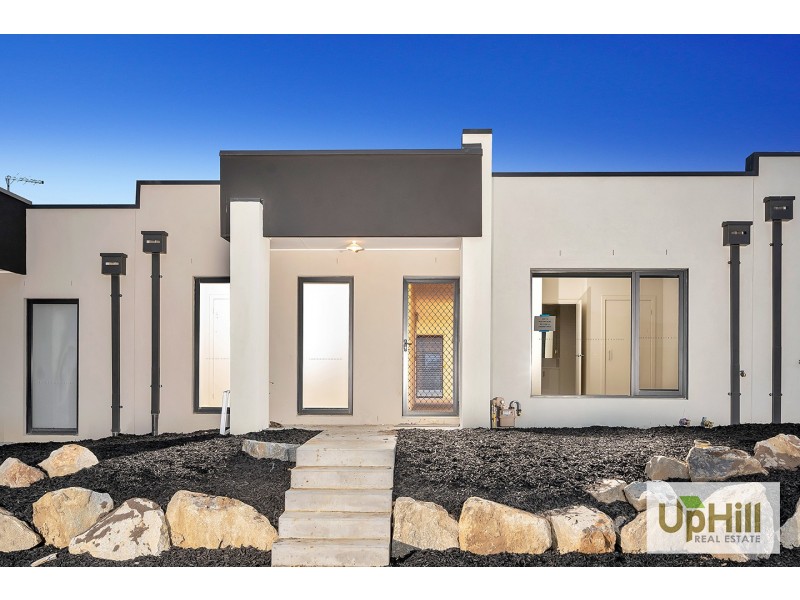 9 SHIRAZ WAY, Pakenham VIC 3810