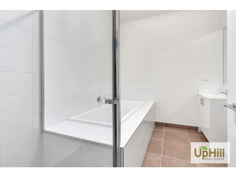 9 SHIRAZ WAY, Pakenham VIC 3810