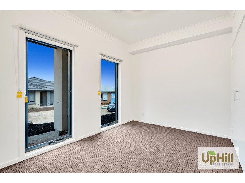 9 SHIRAZ WAY, Pakenham VIC 3810