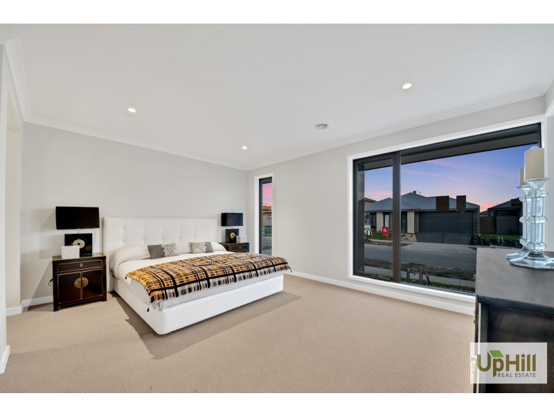 9  Keighery Drive, Clyde North VIC 3978