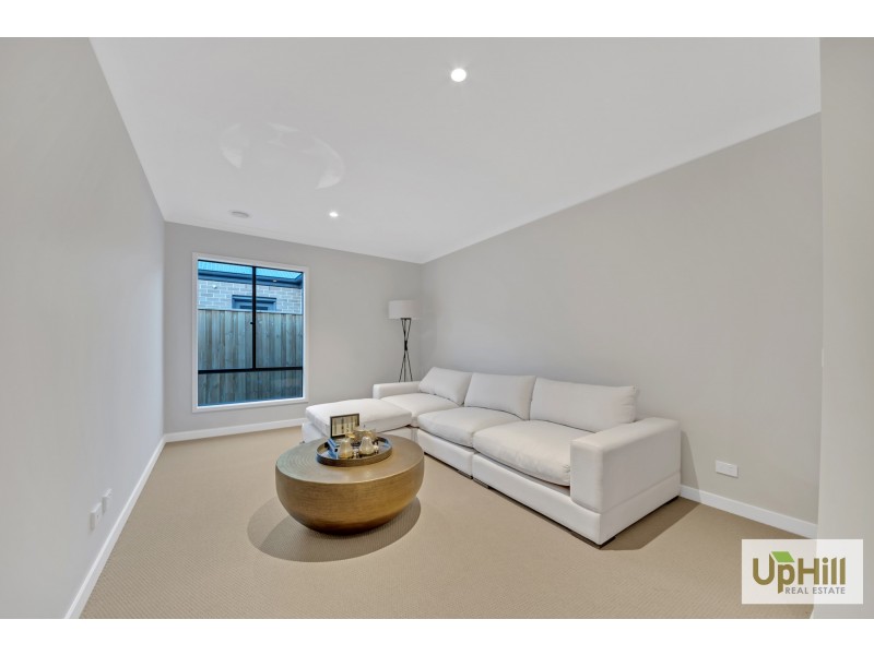 9  Keighery Drive, Clyde North VIC 3978