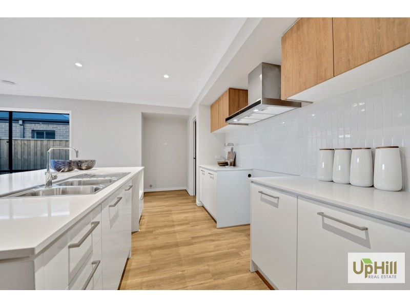 9  Keighery Drive, Clyde North VIC 3978