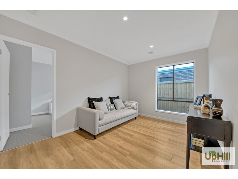 9  Keighery Drive, Clyde North VIC 3978