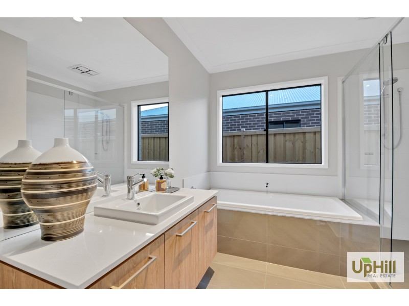 9  Keighery Drive, Clyde North VIC 3978