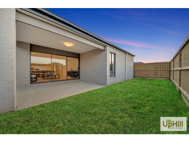 9  Keighery Drive, Clyde North VIC 3978