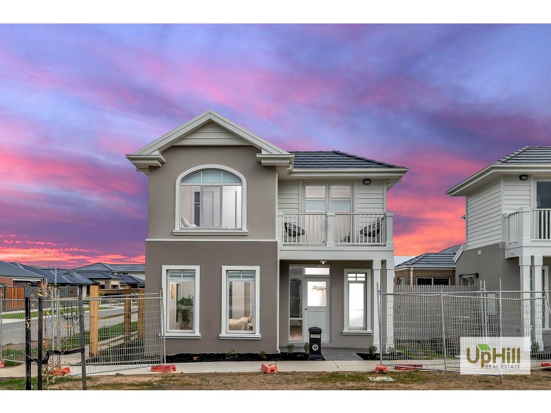 8 Corbin Walk, Officer VIC 3809