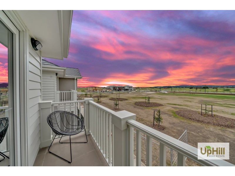 8 Corbin Walk, Officer VIC 3809